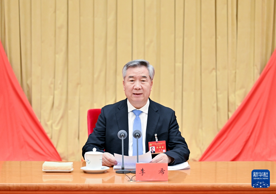 ??1月6日,中國共產(chǎn)黨第二十屆中央紀(jì)律檢查委員會第四次全體會議在北京開幕。中共中央政治局常委、中央紀(jì)律檢查委員會書記李希代表中央紀(jì)律檢查委員會常務(wù)委員會作題為《深入推進(jìn)黨風(fēng)廉政建設(shè)和反腐敗斗爭,以全面從嚴(yán)治黨新成效為推進(jìn)中國式現(xiàn)代化提供堅(jiān)強(qiáng)保障》的工作報告。
